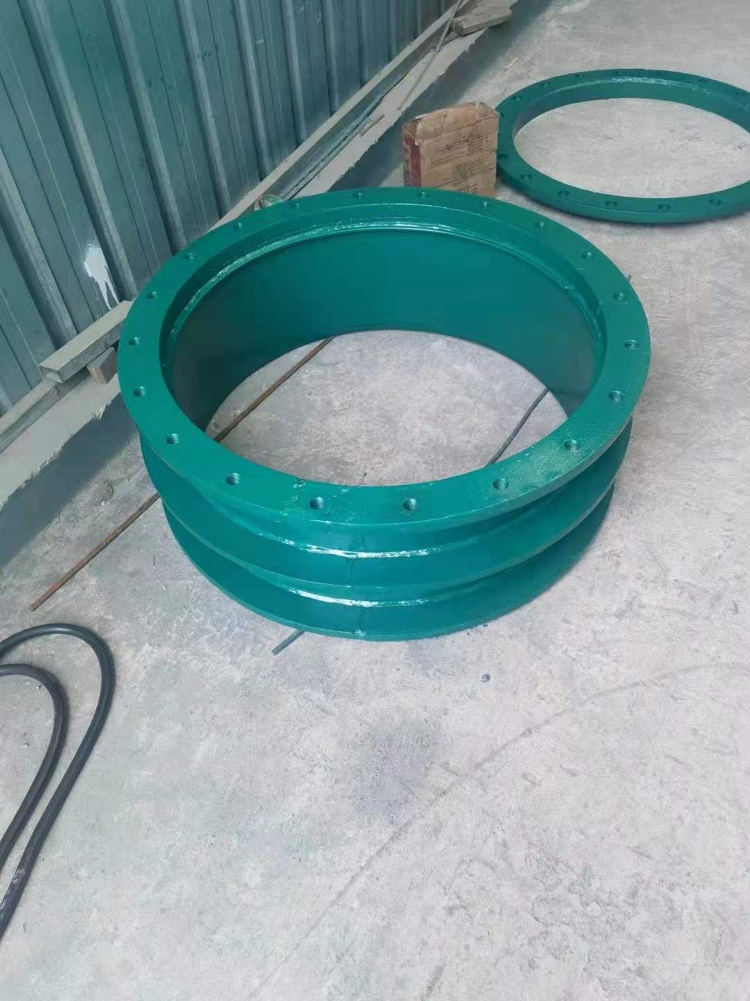只用桃色视频网站入口的话解决了套管与墙壁之间的漏水